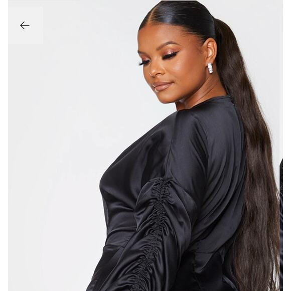 Plus Black Satin Plunge Ruched Dress - Picture 3 of 7